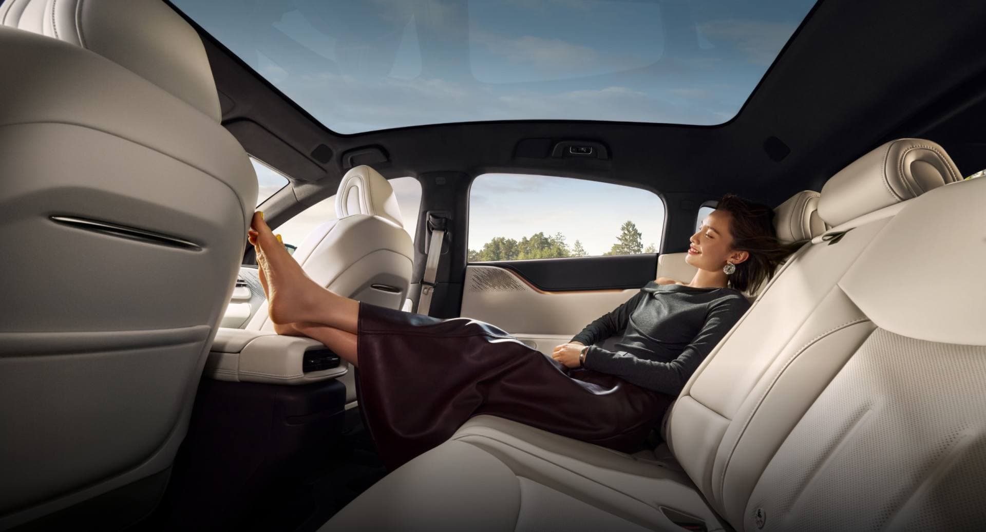 Immersive Lounge Cabin