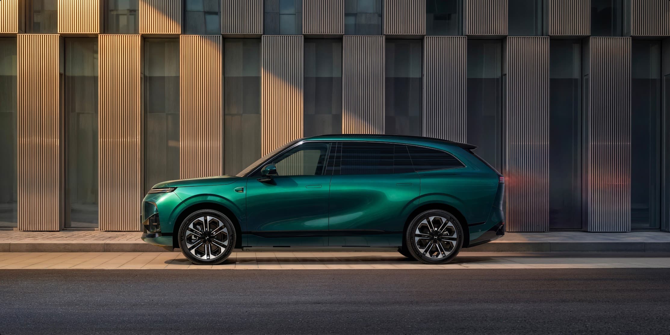 Flagship Exterior, Tech Luxury at First Sight