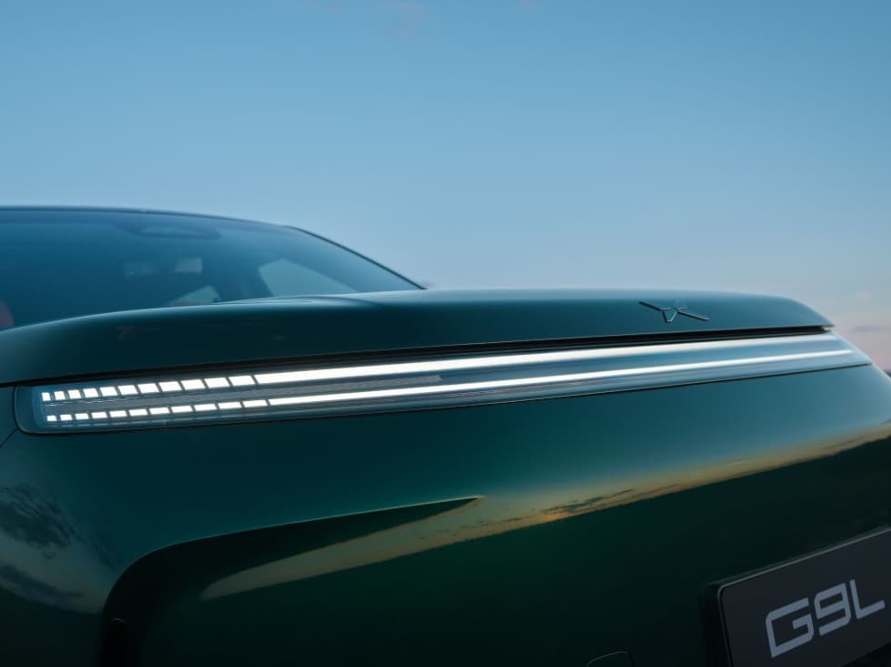 Brand-New Dual-Through Light Blade Design
