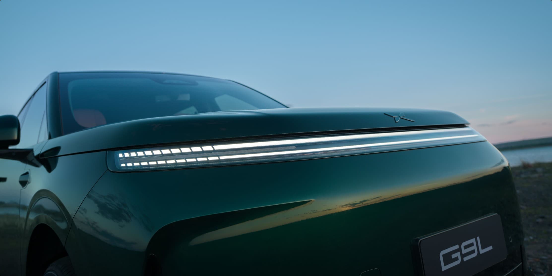 Brand-New Dual-Through Light Blade Design