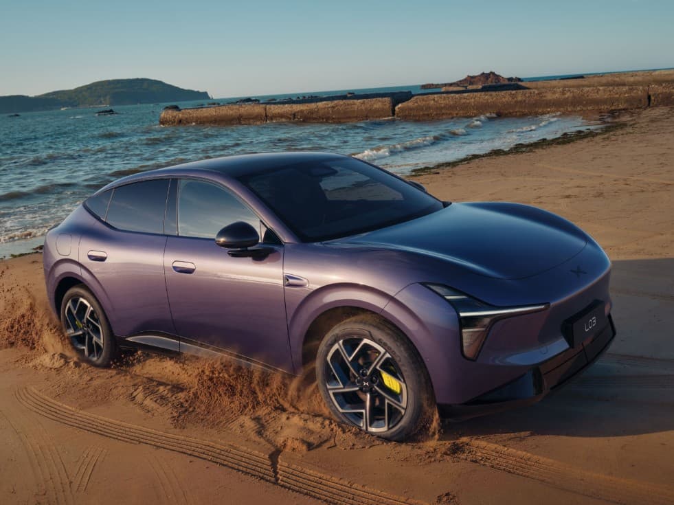 Dual-motor AWD with Snow, Slippery, and Escape modes