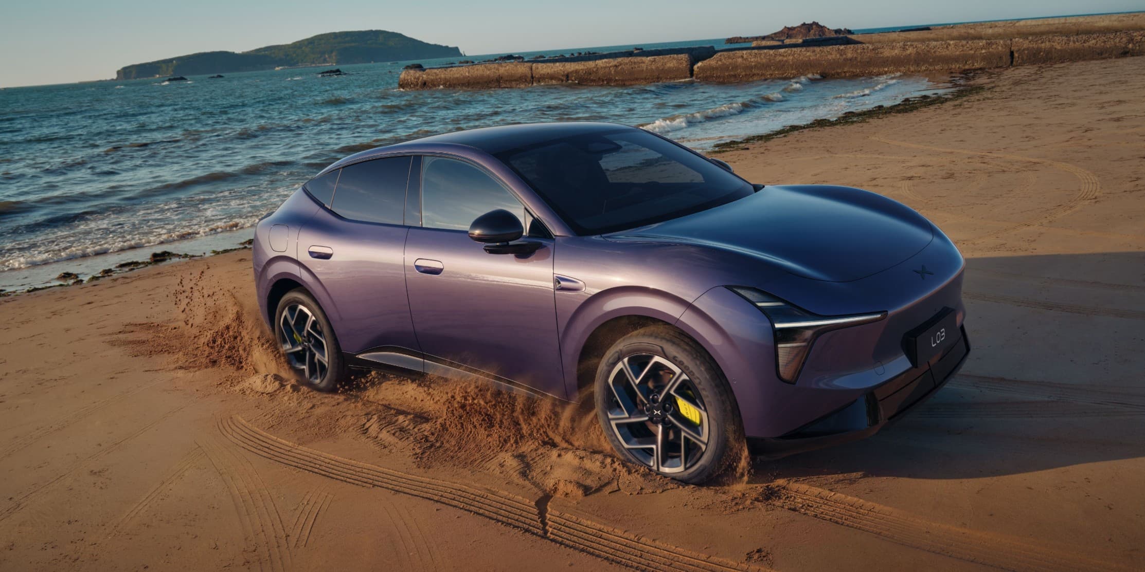 Dual-motor AWD with Snow, Slippery, and Escape modes