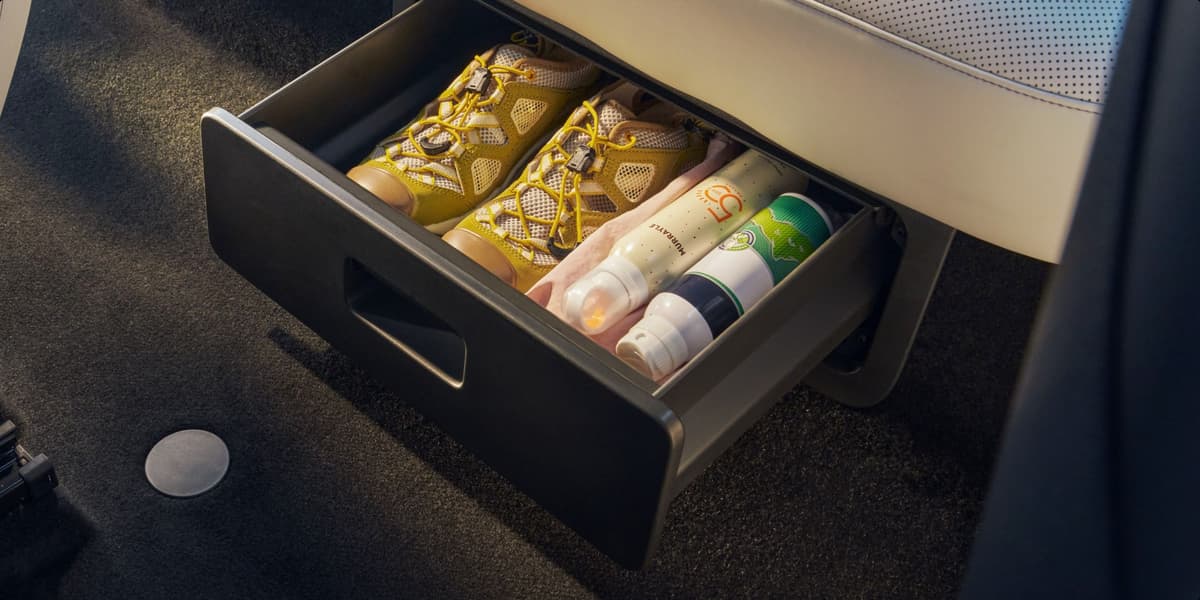 10L pull-out drawer under second-row seats