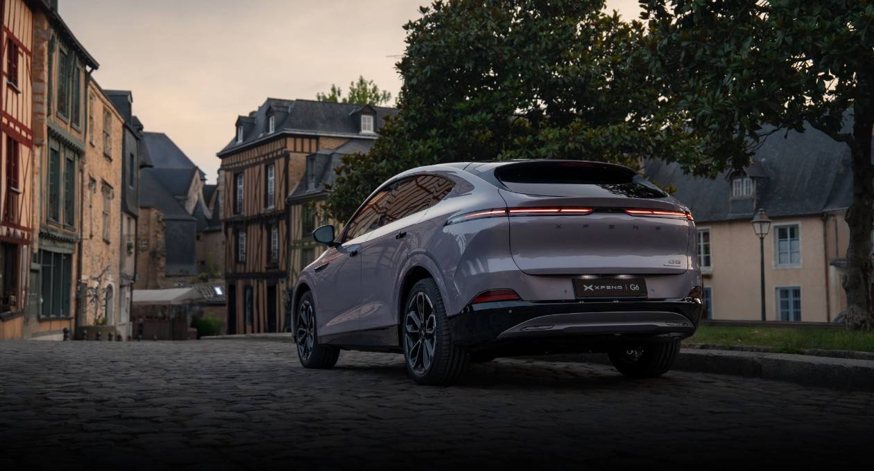 Fastback silhouette with long front overhang, short rear overhang, and clean side sculpting delivers coupe-like dynamism